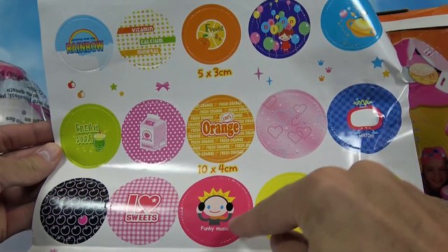 Мисс Катя и Мистер Макс. Делаем значки DIY для одежды. Установка для изготовления прикольных значков