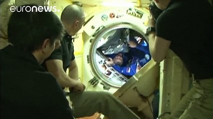 Скачать видео: Soyuz raggiunge la Stazione spaziale internazionale con 3 astronauti