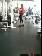 A Noob in the gym. How could I tell  epic fail!!