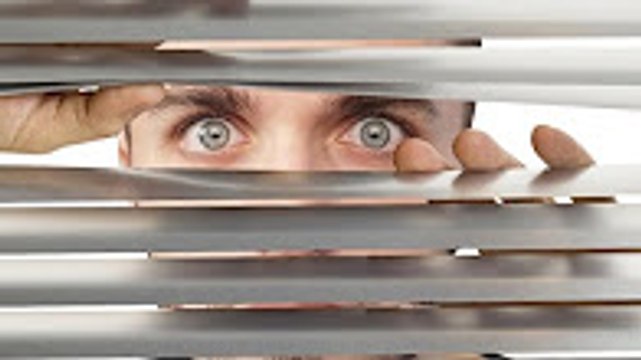 SQUEEZIE-J'ESPIONNE MON VOISIN FOU ! (Hello Neighbor)