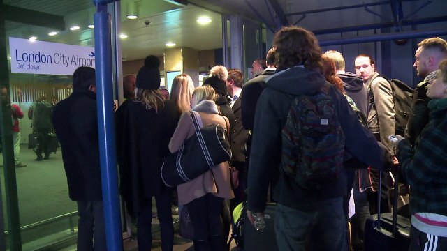 Incidente químico intoxica a 26 y cierra aeropuerto en Londres