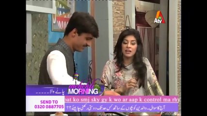 Télécharger la video: Famous Pakistani Chai Wala Arshad Khan making Chai in Live Show