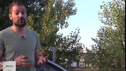 Il enroule une corde sur la roue avant de sa voiture! Une astuce que lon devrait tous connaitre!