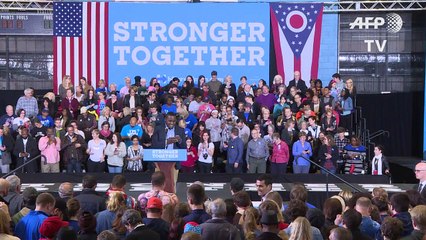 Supporters wait for Clinton in battleground Ohio