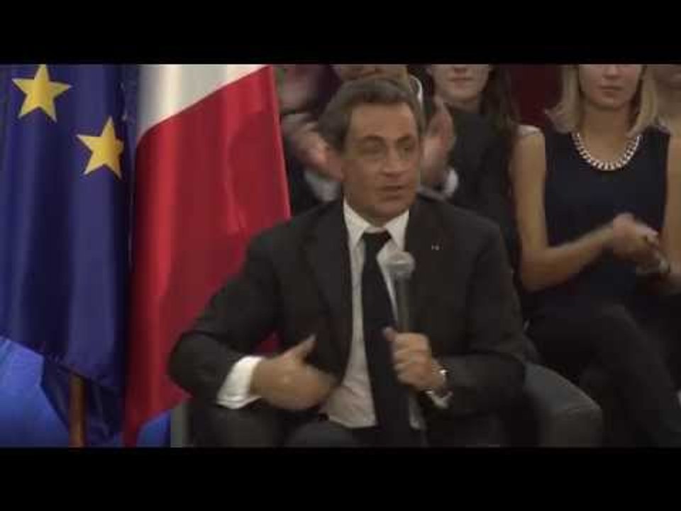 Nicolas Sarkozy échange avec le public à Toulouse