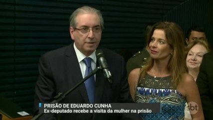 Eduardo Cunha recebe a visita da mulher na prisão