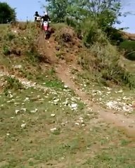 Comment Grimpé un arbre avec un motocross