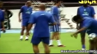 Ronaldinho vs Cristiano Ronaldo Freestyle Skills ● Crazy Tricks Ever.