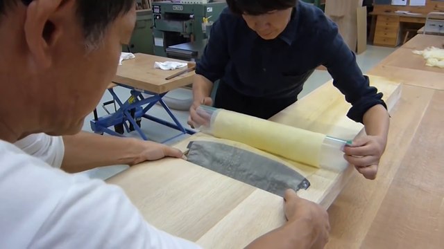 Des tranches de bois plus fines que du papier ! Maître Japonais