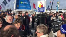 Kito De Pavant fait déguster ses repas lyophilisés aux visiteurs / Vendée Globe 2016