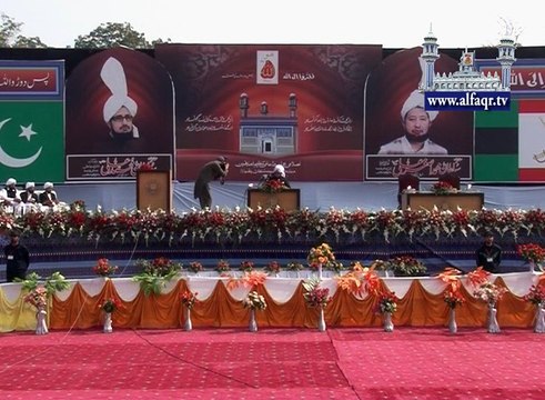 ہمارے لئے یہ لازم ہے کہ ہم اس بات پے غور و فکر کریں کہ ہم اس دنیا کی ذلیل ترین قوم کیوں بن کے رہ گئے ہیں۔