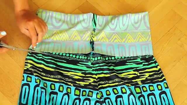 Cette fille ne se casse pas la tête! Voyez comment elle sy prend pour confectionner un pantalon palazzo en moins de 20 minutes