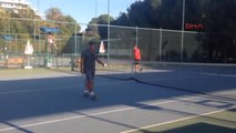 Antalya ABD'li Yıldız Esai Morales, Antalya'da Tenis Oynadı