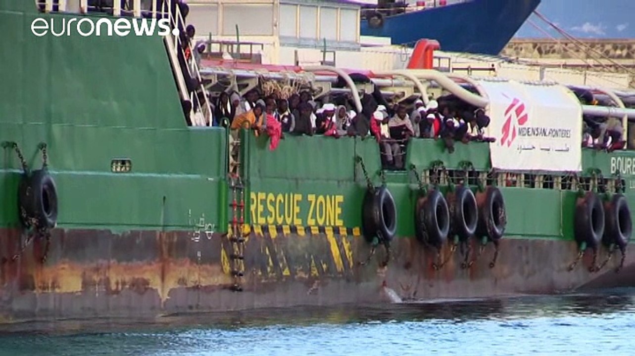 3,300 migrants rescued by Italian coastguards in one day