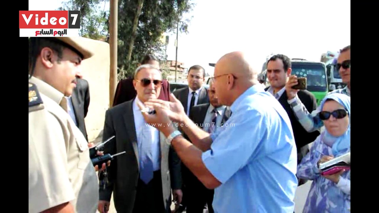 بالفيديو..محافظ القليوبية يصادر سيارة إسطوانات غاز ومواد بناء وأخشاب لمبنى مخالف