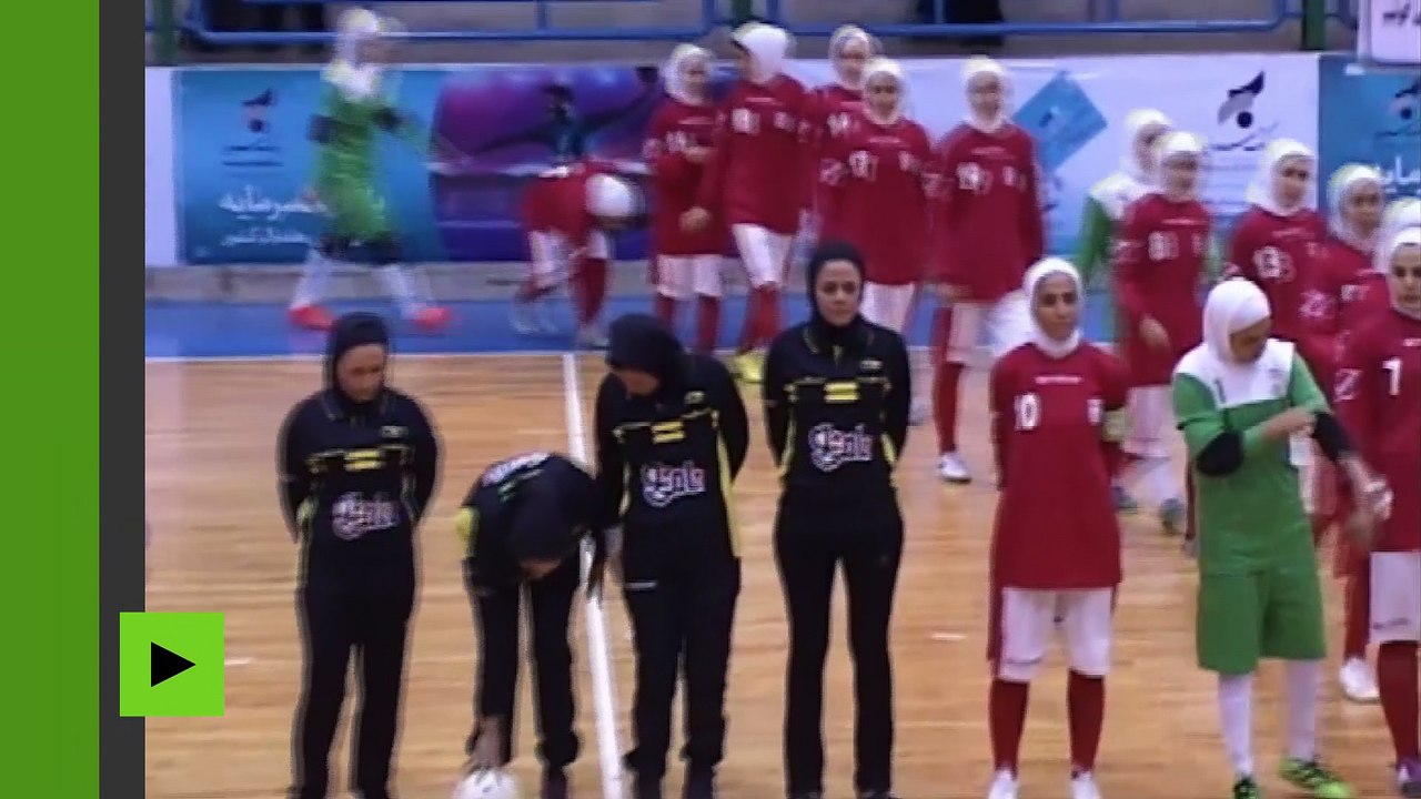 En Iran, les footballeuses russes jouent en hijab pour montrer leur respect de la religion musulmane
