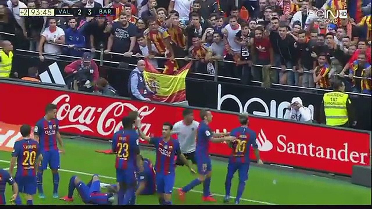 Neymar touché par une bouteille lancée par un spectateur