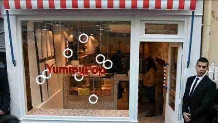 Scarlett Johansson abre tienda de palomitas en París, pero no acude a su inauguración