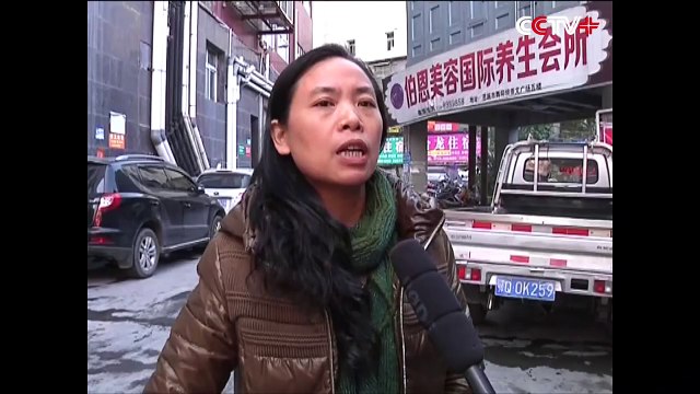 Young Man Catches Woman Falling from 11th floor with Bare Hands