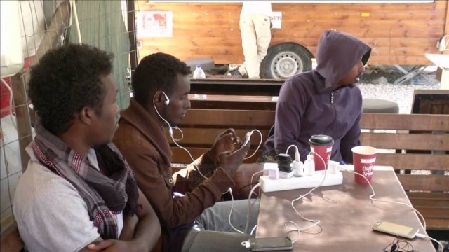 Lesbos, refugjatë e banorë, të lodhur nga situata e rënduar - Top Channel Albania - News - Lajme