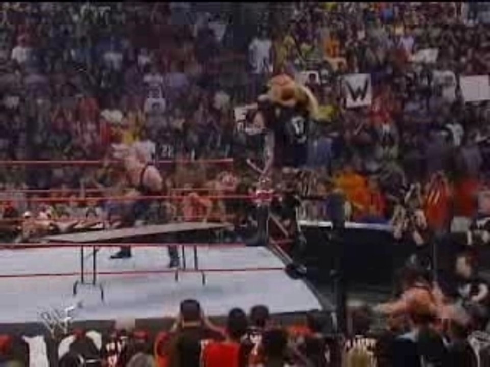 WWE Raw - Undertaker & Kane vs. Dudleyz (table macth)
