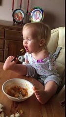 Incredible! Baby born with no hands learns to eat with her feet -روس کی اپاہج بچی، عزم و ہمت کی مثال