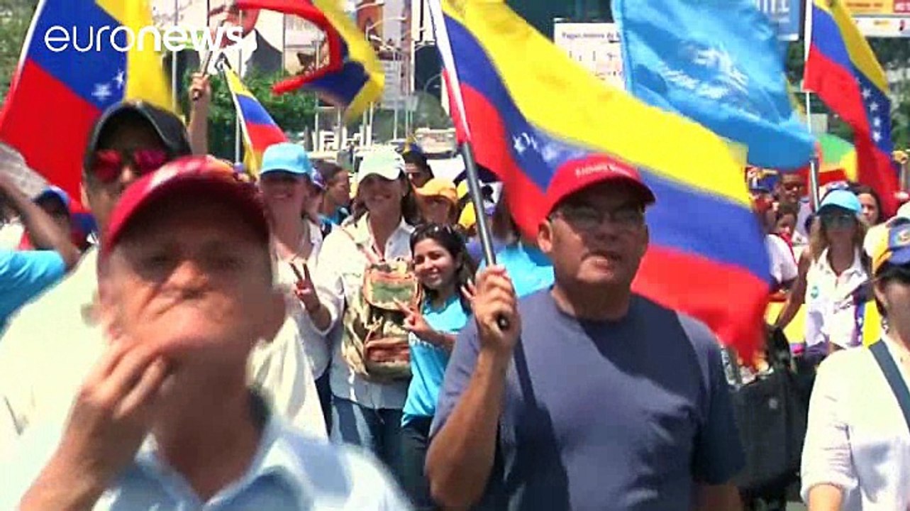 Maduro karşıtı kadınlar meydanlara indi