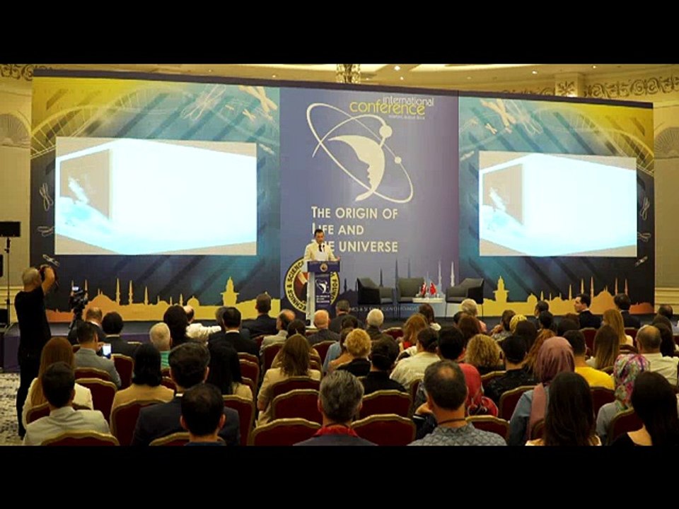 محاضرة ألتوج بيركر خلال المؤتمر الدولي الذي عقدته TBAV (مؤسسة البحث العلمي والتقني) حول أصل الحياة والكون في فندق كونراد البوسفور، في إسطنبول بتاريخ 24 أغسطس 2016.