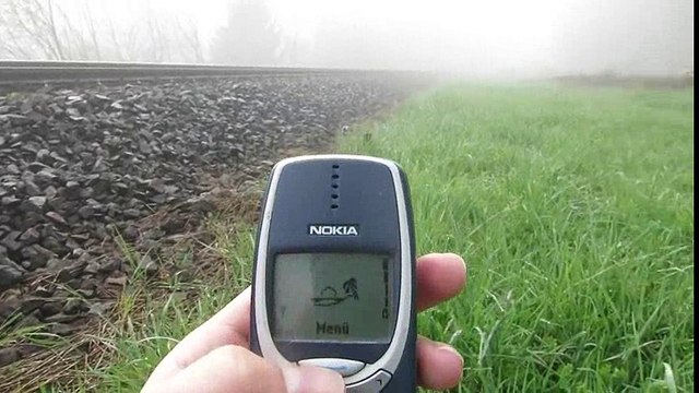 Nokia 3310 vs Train!