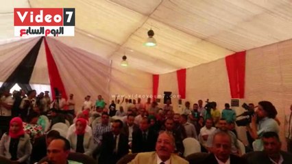 وزير الإسكان ومحافظ الشرقية يسلمان عقود 117 وحدة سكنية بالعاشر