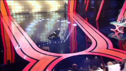 pesa un quintale ma stupisce tutti con la sua danza