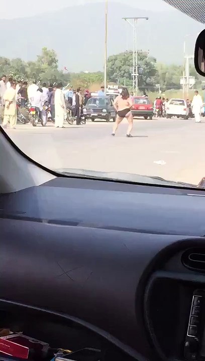 یہ اسلامآباد میں ہو رہا،اس عورت کا کوئی پرسان حال ہے؟ بے حد افسوس و شرم کا مقام ہے کہ اسلامی ملک میں ایک عورت پر کیا بیتی جو وہ اس حرکت پر مجبور ہو گئی،آغا حسن سید و جمال ٹاکو پائم انقلاب