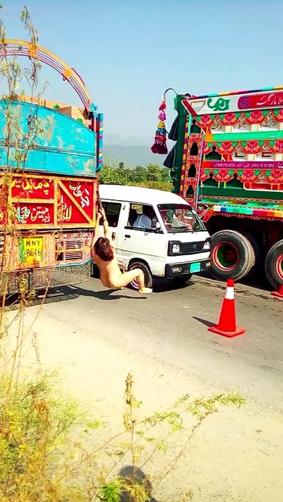 یہ اسلامآباد میں ہو رہا،اس عورت کا کوئی پرسان حال ہے؟ بے حد افسوس و شرم کا مقام ہے کہ اسلامی ملک میں ایک عورت پر کیا بیتی جو وہ اس حرکت پر مجبور ہو گئی،آغا حسن سید و جمال ٹاکو پائم انقلاب