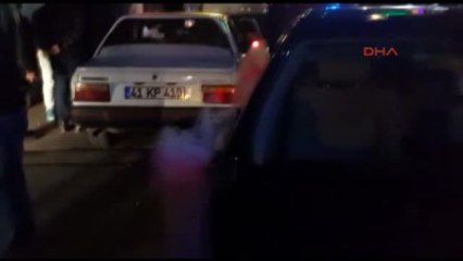 Kocaeli - Otomobili Kavga Ettiği Kişilerin Üzerine Sürdü: 4 Yaralı