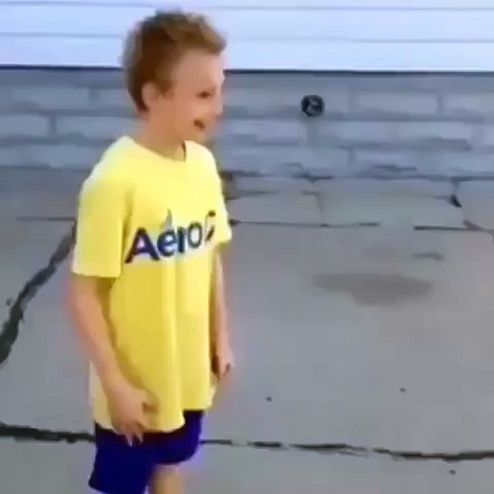 Crack Kid and screaming girl Vine