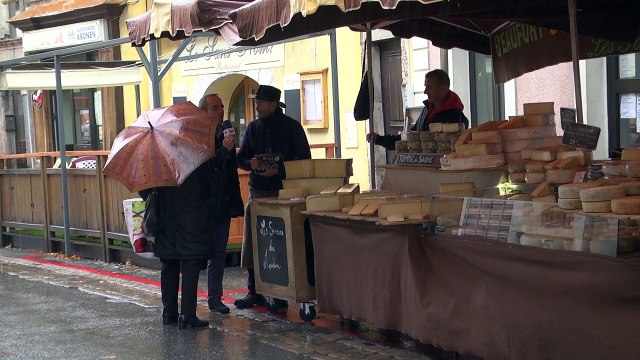 D!CI TV : Hautes-Alpes : Ambiance très humide sur les marchés dominicaux
