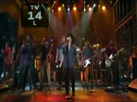 Bruno Mars performs Locked Out Of Heaven on Saturday Night Live