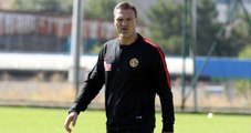 Eskişehirspor Teknik Direktörü Alpay Özalan, Takımını Sahadan Çekti