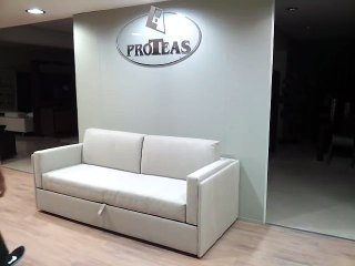 On croyait que cétait un canapé comme les autres mais attendez de voir ce qui se cache à lintérieur