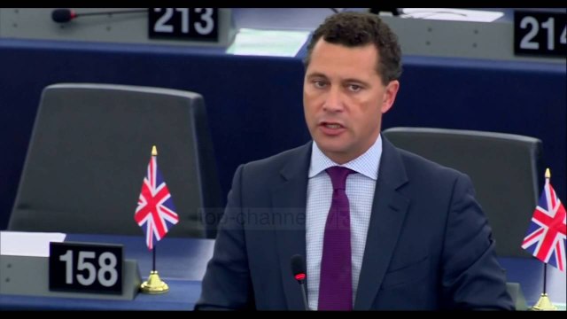 Britani, “kryetari” i UKIP rrihet me grushta nga kolegu - Top Channel Albania - News - Lajme