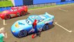 Spiderman, Woody, Buzz et Elsa La Reine des Neiges samusent en voiture dans la ville
