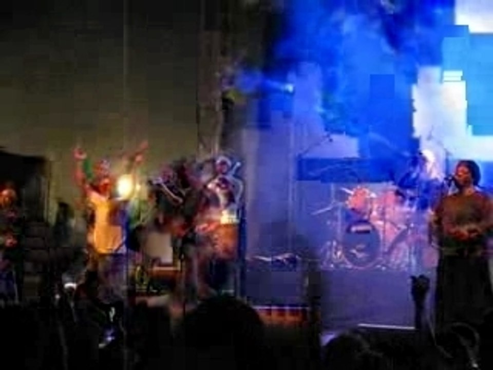 Un Inconnu avec Alpha Blondy