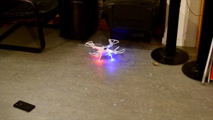 Changer une ampoule au plafond avec son Drone !