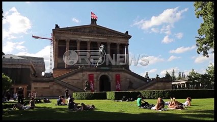 Ora News – Shkencëtarja shqiptare, Mira Mezini nderohet me medalje