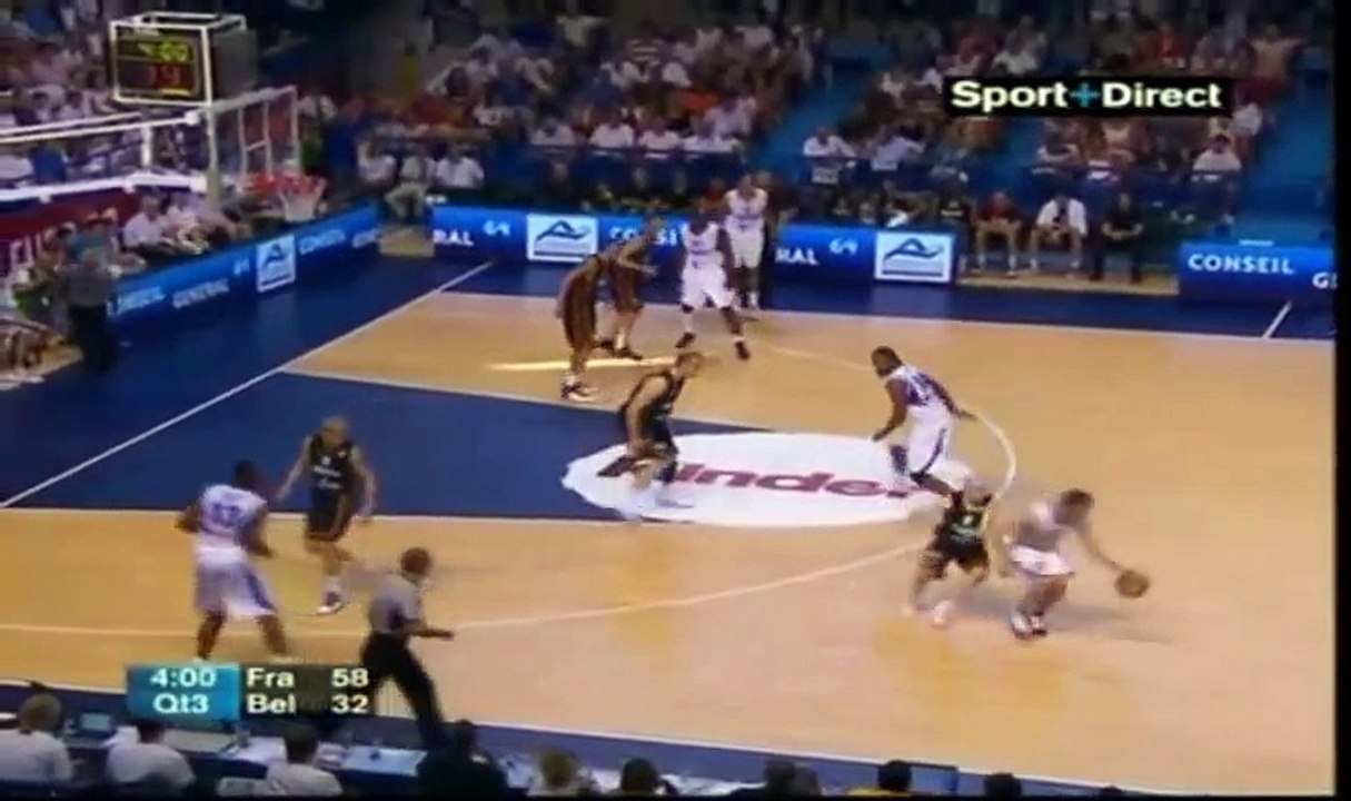 Le dunk énorme de Ronny Turiaf contre la Belgique
