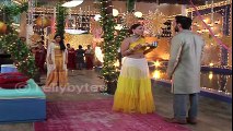 Shivay LIFTS up Anika in his arms IGNORING Tia in Ishqbaaz.. -