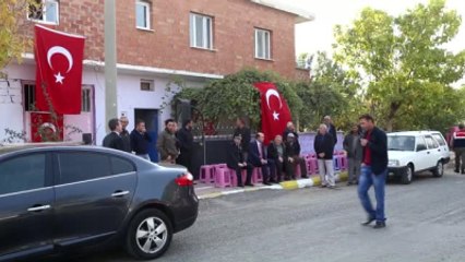 Malatya'da Yol Kontrolü Yapan Askerlere Tırın Çarpması - Şehit Jandarma Er Ipek"In Babaevinde Yas
