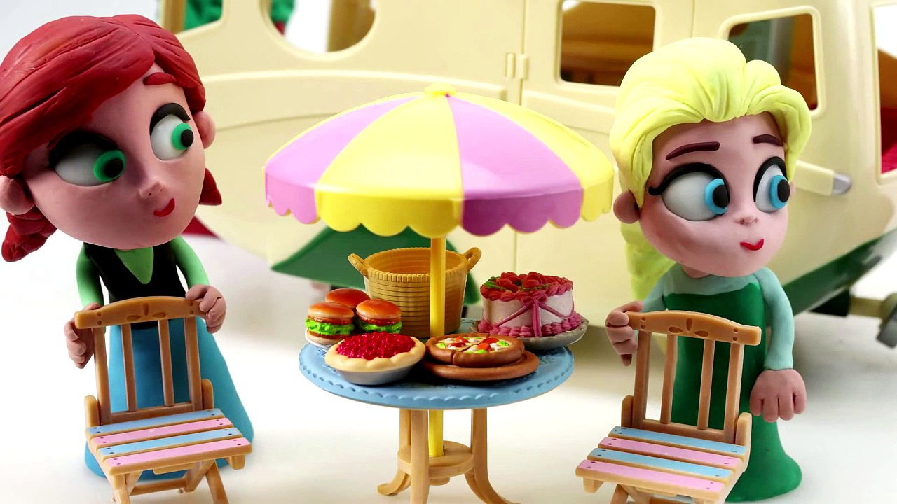 Pet Problems with Elsa Frozen in Real Life Play Doh Edss