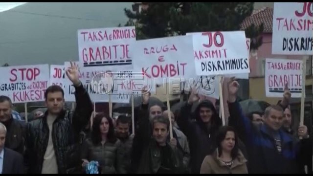 Ora News - Taksa në Rrugën e Kombit, banorët e Kukësit në protestë