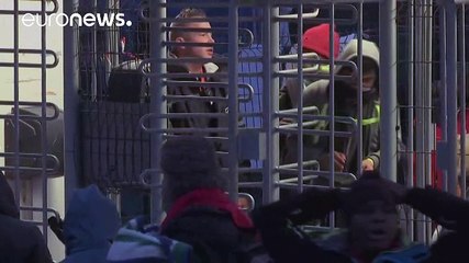 Fransa'nın Calais kentindeki sığınmacı kampı tahliye ediliyor